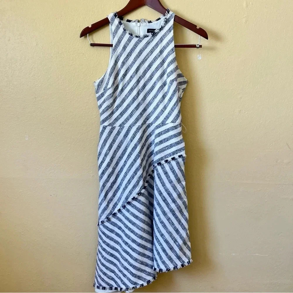 Banana Republic Blue & White Striped Knee-Length Sleeveless Sheath Dress. 2P